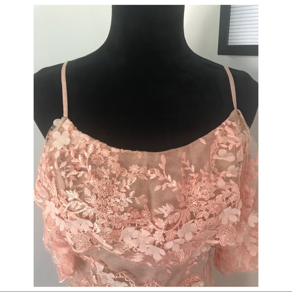 DRESS THE POPULATION FLORAL ROMPER - Picture 3 of 7